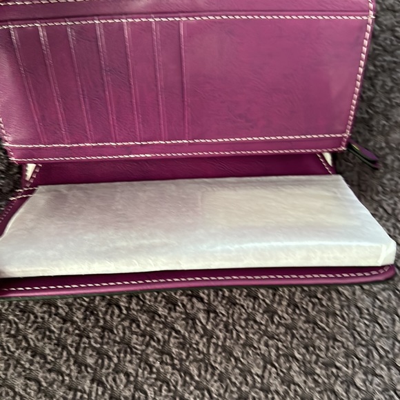 Brand New multi compartment wallet - Picture 3 of 5